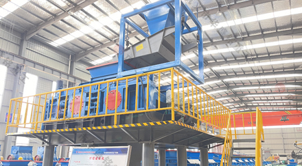 大型全自動液壓對輥制砂機(jī)價格多少錢