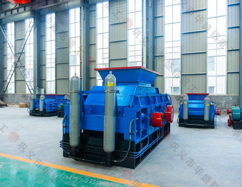 對(duì)輥制砂機(jī)型號(hào)時(shí)產(chǎn)300噸有哪些，鵝卵石制沙機(jī)一臺(tái)價(jià)格多少？